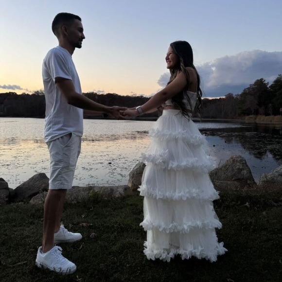 NEW -Puff sleeve drop neckline crop top and layered ruffled tulle maxi skirt set - Picture 7 of 8